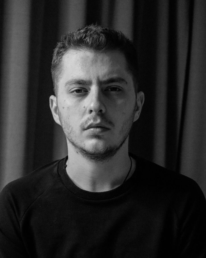 Portret al artistului Iulian Cetanas, pictor și portretist din Brașov